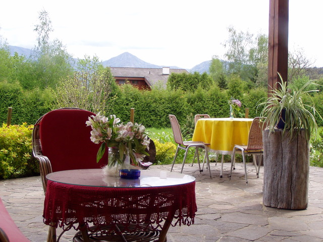 terrasse mit blick auf oistra
